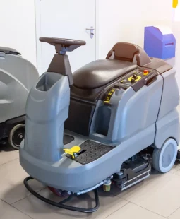 bodenpflege-reinigungsdienste-mit-professioneller-waschmaschine-industrie-reinigung